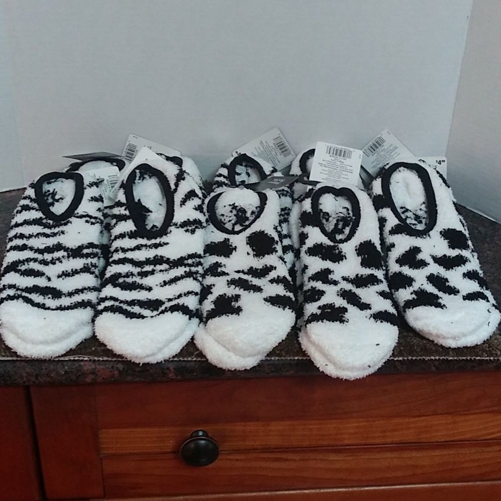 1  Pair of  "COW"  Slipper Socks...New with Tags
